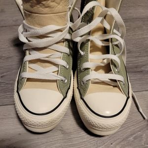 Platform converse two toned embroidered wisdom sz.7